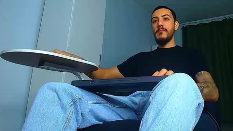 Snapshot of andrewbanner chatting on 10/14/25, 05:30 MasterRomania online show from 10/14/25, 05:30