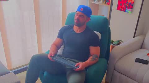 Snapshot of andrewfame chatting on 05/20/26, 03:07 Andrew online show from 05/20/26, 03:07