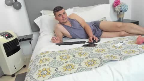 andrhes muller online show from 10/10/25, 05:01