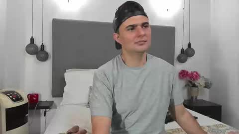 andrhes muller online show from 11/16/25, 08:58