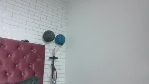 Snapshot of andromedashine chatting on 02/15/25, 01:27 vero paez online show from 02/15/25, 01:27