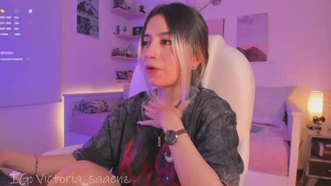 Snapshot of andromeedaa_ chatting on 05/08/26, 03:39 Victoria Senz online show from 05/08/26, 03:39