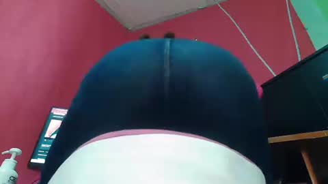 Snapshot of andrykasandry chatting on 10/26/25, 01:22 andrykasandry online show from 10/26/25, 01:22