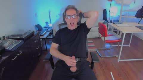 Snapshot of andy0pandi chatting on 09/15/25, 08:09 Andrew online show from 09/15/25, 08:09