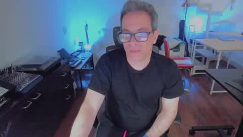 Snapshot of andy0pandi chatting on 10/05/25, 04:11 Andrew online show from 10/05/25, 04:11