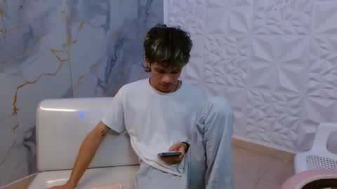 andy_dan1 online show from 04/04/26, 07:55