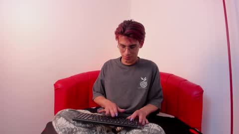 Snapshot of andy_dluxe chatting on 05/11/26, 12:00 andy_dluxe online show from 05/11/26, 12:00