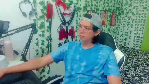 Snapshot of andy_gray01 chatting on 05/17/26, 01:07 Andy Gray online show from 05/17/26, 01:07