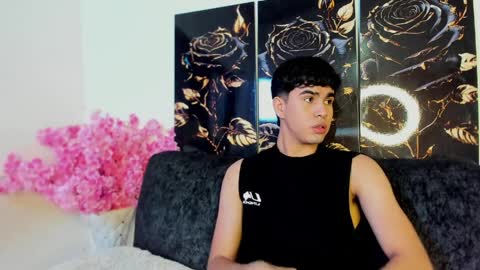 andy_wood1 online show from 04/06/26, 01:01