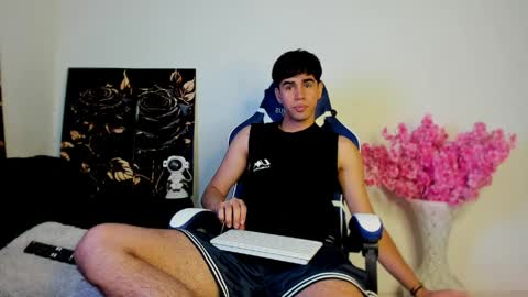 andy_wood1 online show from 04/08/26, 04:51
