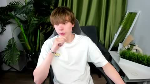 Snapshot of andyjey_ chatting on 06/25/26, 07:07 Mandy and Andy online show from 06/25/26, 07:07
