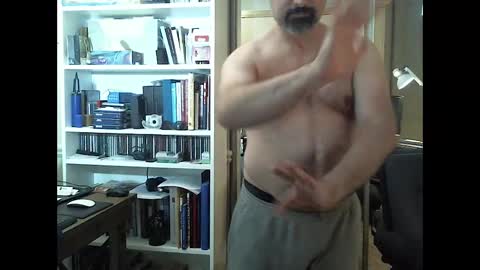 Snapshot of andymancanv2 chatting on 01/10/25, 09:20 AndyManCan2 online show from 01/10/25, 09:20