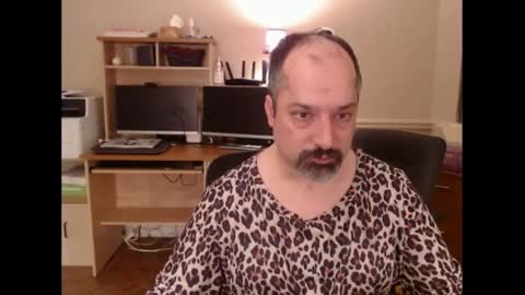 Snapshot of andymancanv2 chatting on 04/06/26, 02:42 AndyManCan2 online show from 04/06/26, 02:42