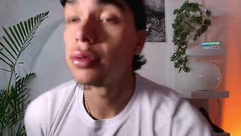 Snapshot of andypalmerr chatting on 05/19/26, 10:27 andypalmerr online show from 05/19/26, 10:27
