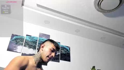 Snapshot of angeel_d035 chatting on 12/20/24, 10:27 Angel online show from 12/20/24, 10:27