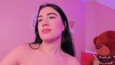 Snapshot of angeel_fox chatting on 09/18/25, 02:35 Angel online show from 09/18/25, 02:35