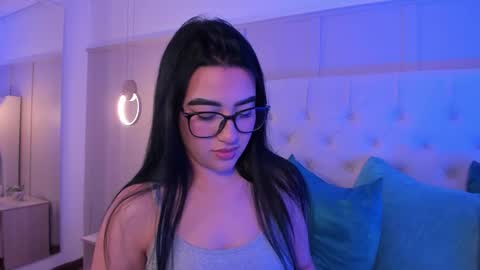 Snapshot of angeel_fox chatting on 10/18/25, 04:26 Angel online show from 10/18/25, 04:26