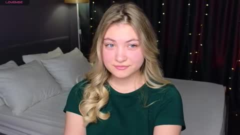 Snapshot of angel__grace chatting on 01/17/26, 12:26 Grace online show from 01/17/26, 12:26