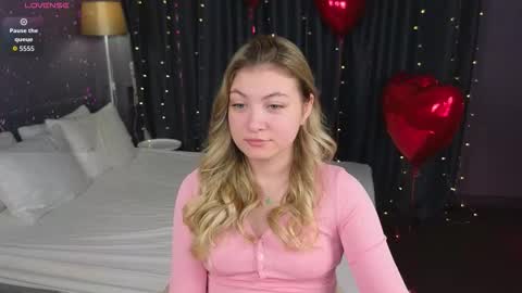 Snapshot of angel__grace chatting on 02/11/26, 12:15 Grace online show from 02/11/26, 12:15