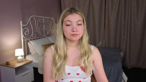 Snapshot of angel__grace chatting on 05/18/26, 12:18 Grace online show from 05/18/26, 12:18