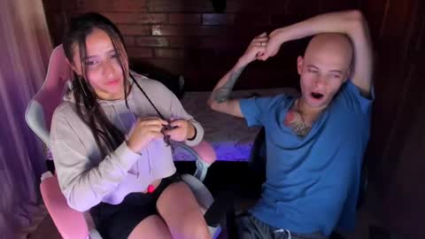 Snapshot of angel_and_yessi chatting on 02/19/25, 11:14 Angel y Yessi online show from 02/19/25, 11:14