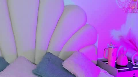 Snapshot of angel_bloom1 chatting on 05/15/26, 04:14 Angel online show from 05/15/26, 04:14