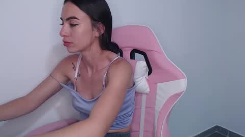 Angel Girl online show from 10/28/25, 10:12