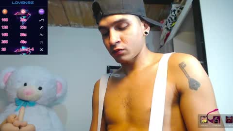 Snapshot of angel_latinboy chatting on 04/29/26, 02:32 Angel online show from 04/29/26, 02:32