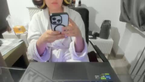 Snapshot of angel_lee__ chatting on 01/24/25, 04:28 angel_lee__ online show from 01/24/25, 04:28