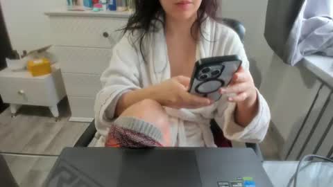 Snapshot of angel_lee__ chatting on 01/28/25, 10:56 angel_lee__ online show from 01/28/25, 10:56