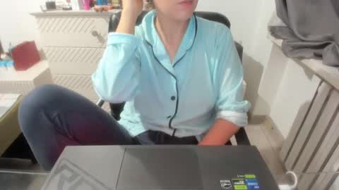 Snapshot of angel_lee__ chatting on 02/09/25, 12:19 angel_lee__ online show from 02/09/25, 12:19