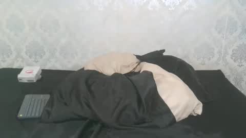 Snapshot of angel_lein chatting on 10/15/25, 06:41 Angel Lein online show from 10/15/25, 06:41