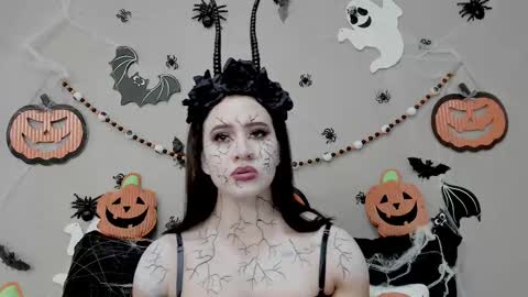 Angel online show from 10/31/25, 01:17