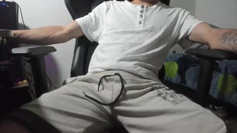 Snapshot of angel_straight chatting on 11/09/25, 07:12 angel_straight online show from 11/09/25, 07:12