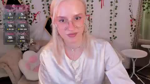 Snapshot of angel_tessa chatting on 06/17/26, 08:43 Angelica online show from 06/17/26, 08:43