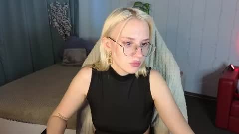 Snapshot of angel_tessa chatting on 06/25/26, 02:11 Angelica online show from 06/25/26, 02:11