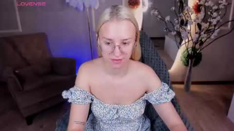 Snapshot of angel_tessa chatting on 07/13/26, 06:05 Angelica online show from 07/13/26, 06:05