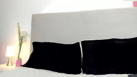 angel_velvet_ online show from 10/10/25, 12:04