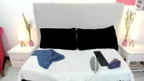 angel_velvet_ online show from 10/13/25, 12:38