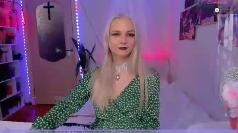 Snapshot of angel_vice chatting on 06/26/26, 03:38 Frida A boost to fortune for the one who gives a thumbs up and a bonus lucky for those who support me by joining the fanclub online show from 06/26/26, 03:38