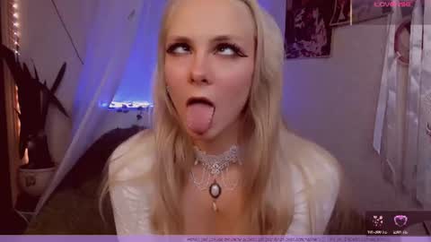 Snapshot of angel_vice chatting on 07/04/26, 03:29 Frida A boost to fortune for the one who gives a thumbs up and a bonus lucky for those who support me by joining the fanclub online show from 07/04/26, 03:29