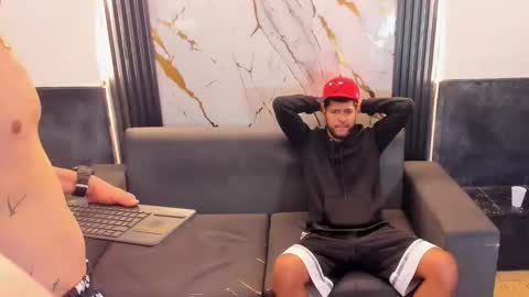 angel_villareal_ online show from 02/05/26, 09:47