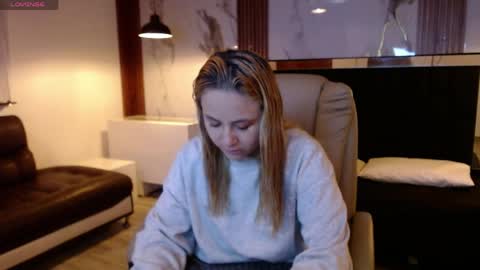 Snapshot of angel_white25 chatting on 04/01/26, 12:06 Angel online show from 04/01/26, 12:06