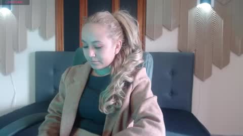 Snapshot of angel_white25 chatting on 05/01/26, 12:10 Angel online show from 05/01/26, 12:10