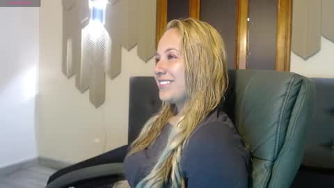 Snapshot of angel_white25 chatting on 05/09/26, 11:26 Angel online show from 05/09/26, 11:26
