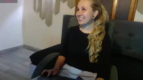 Snapshot of angel_white25 chatting on 05/10/26, 11:48 Angel online show from 05/10/26, 11:48