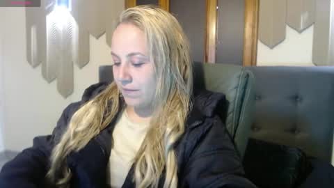 Snapshot of angel_white25 chatting on 05/11/26, 11:38 Angel online show from 05/11/26, 11:38