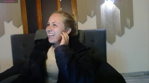Snapshot of angel_white25 chatting on 05/11/26, 04:04 Angel online show from 05/11/26, 04:04
