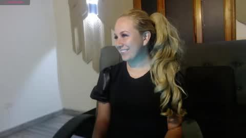 Snapshot of angel_white25 chatting on 05/12/26, 11:18 Angel online show from 05/12/26, 11:18