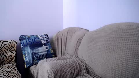 Snapshot of angel_zoe77 chatting on 02/15/25, 12:11 Zoe online show from 02/15/25, 12:11